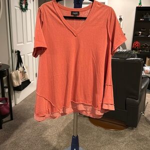 GiGiO Orange V-Neck Tunic with Short Sleeves and Asymmetrical Hem. Size Medium